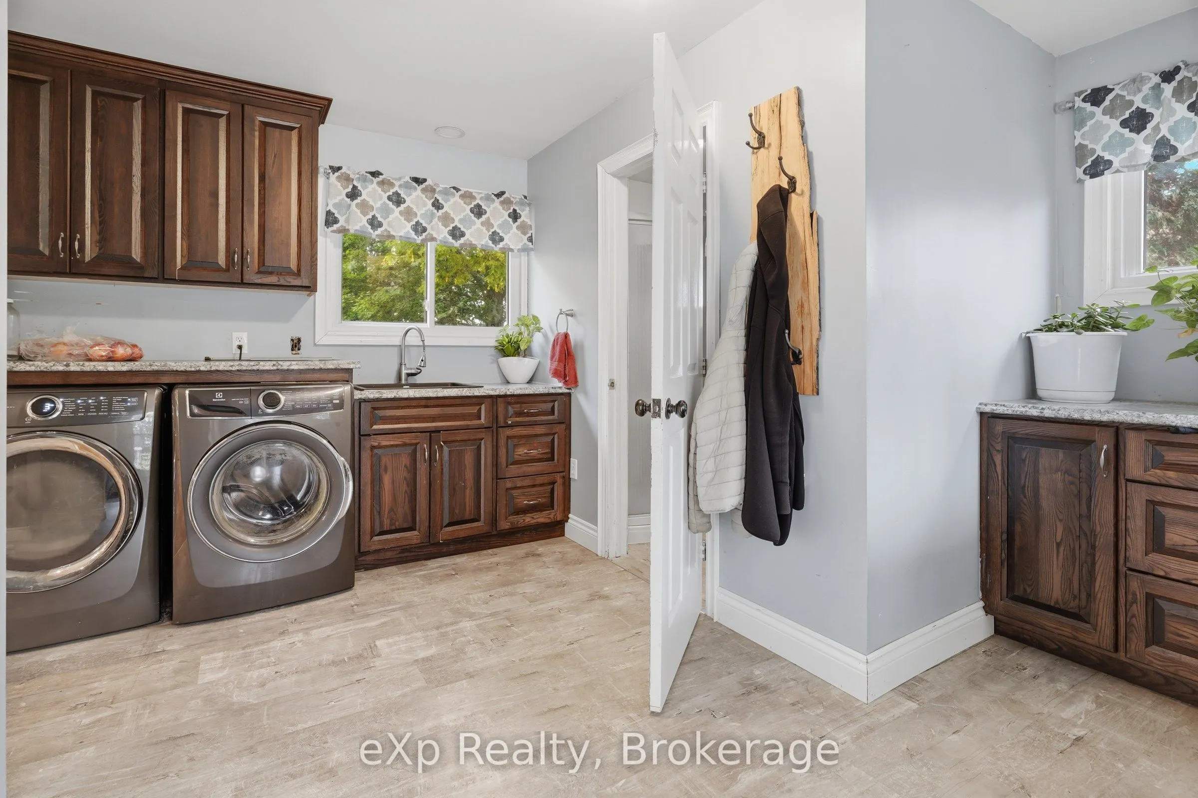 42123 Amberley Road