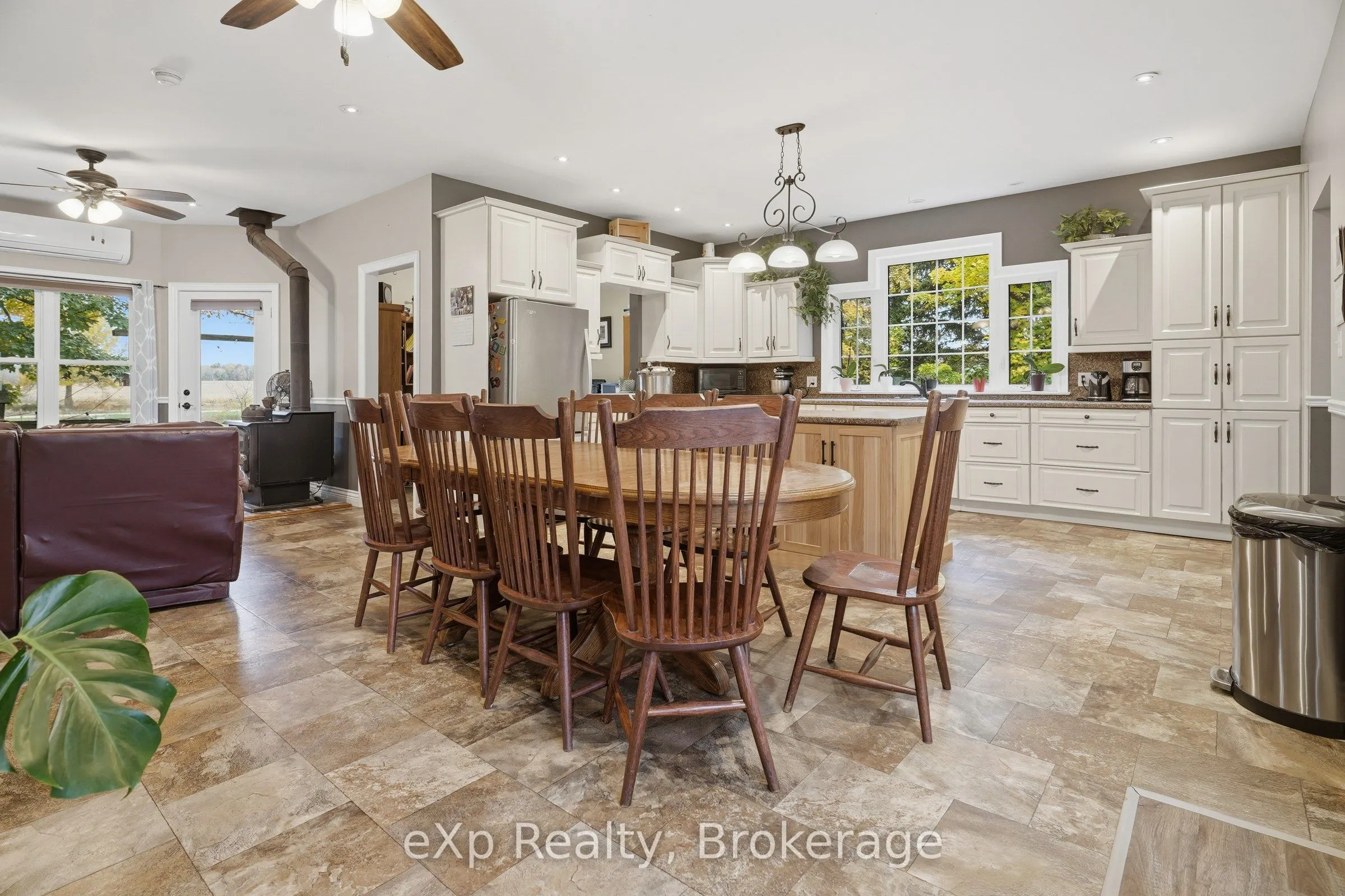 42123 Amberley Road