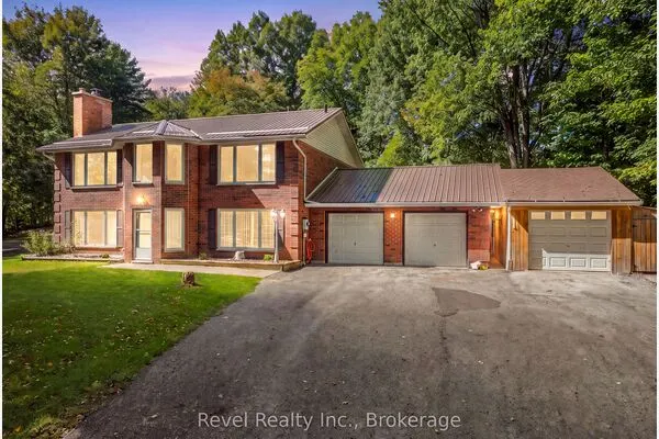18 Bessie Avenue S
