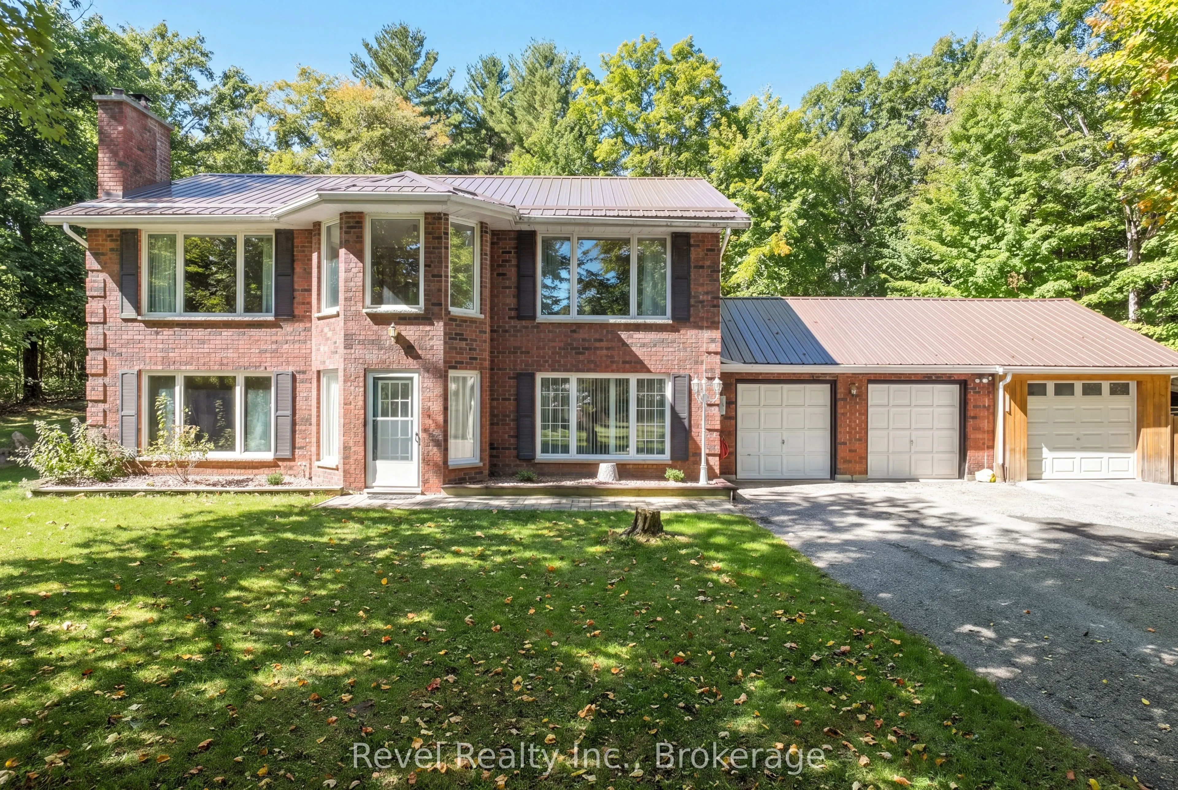 18 Bessie Avenue S