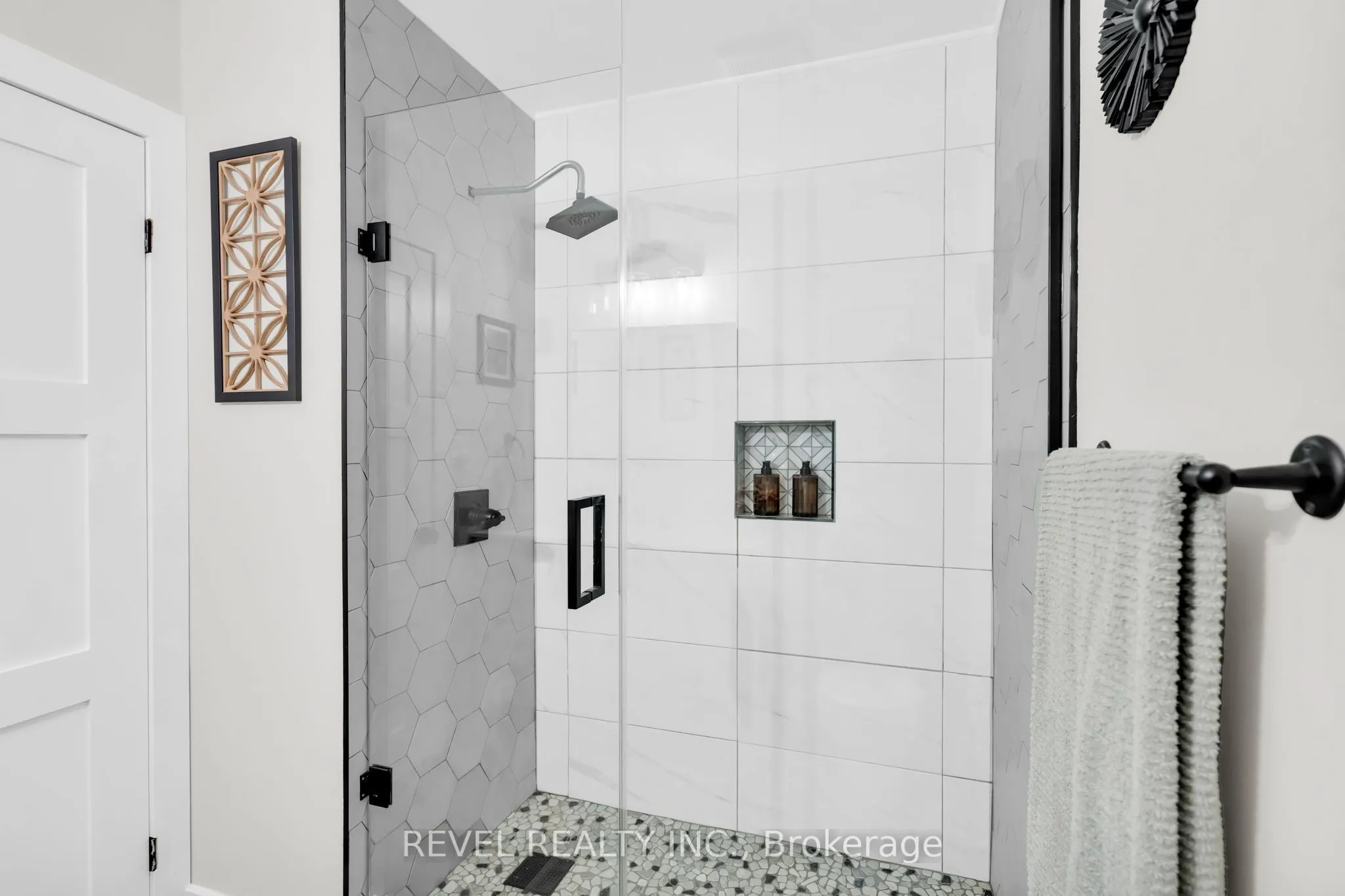 555706 Mono Amaranth Town Line