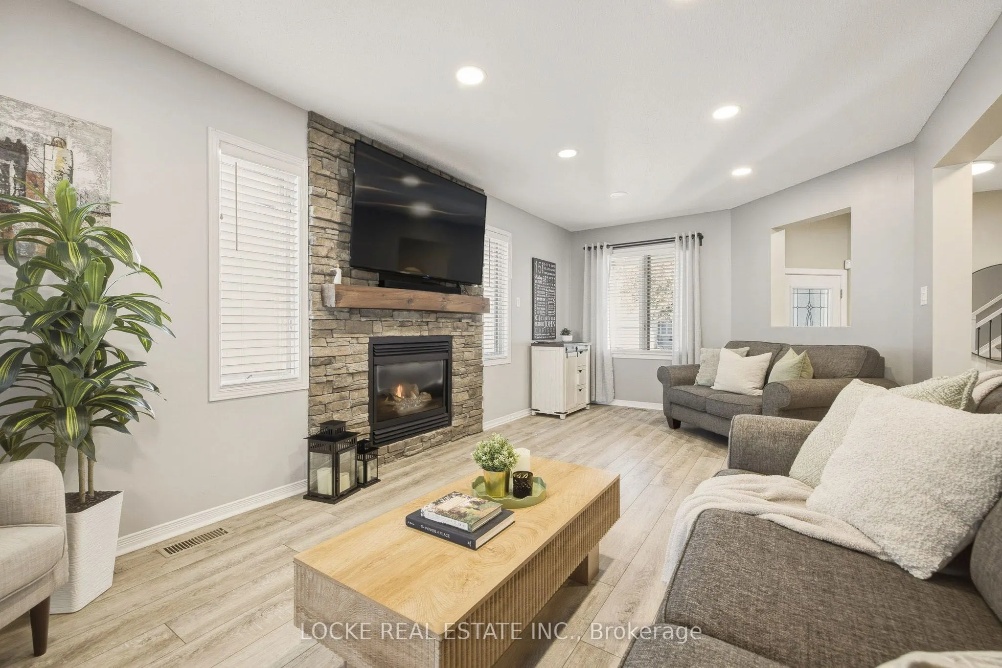 2174 Saturn Crescent