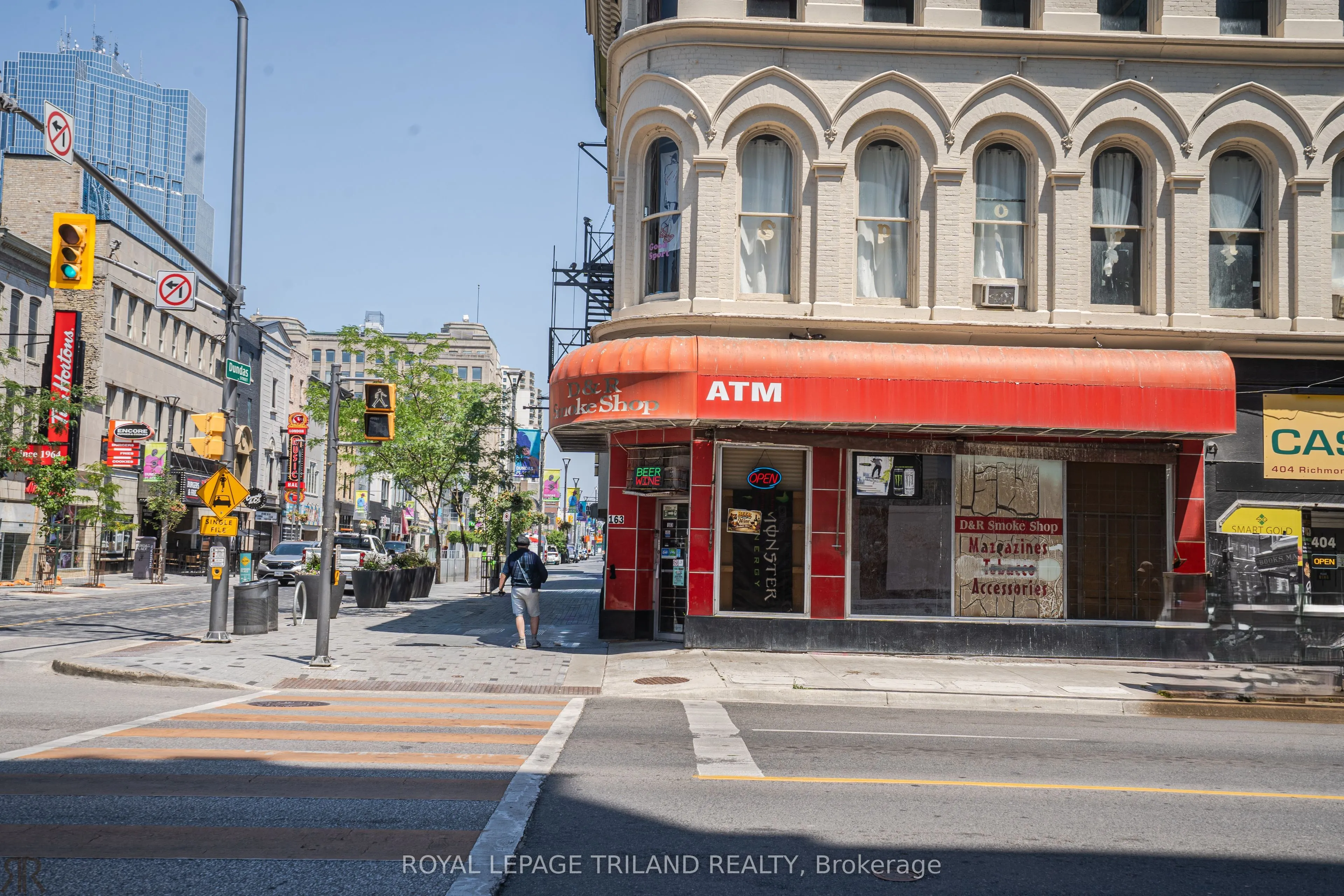 163 Dundas Street E