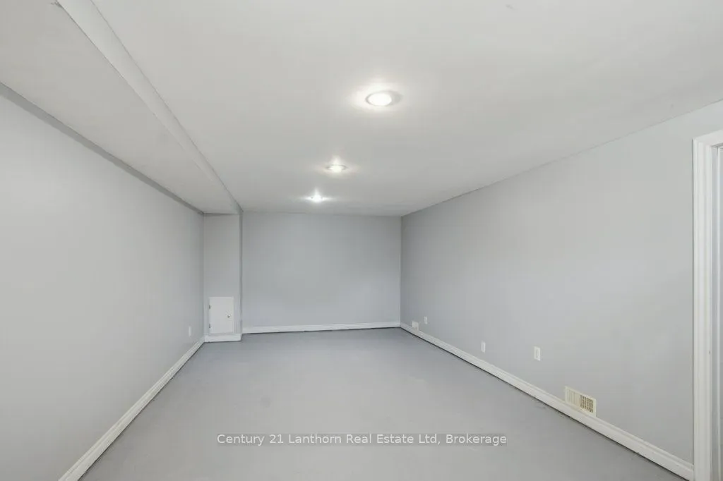 1 Clarke Boulevard
