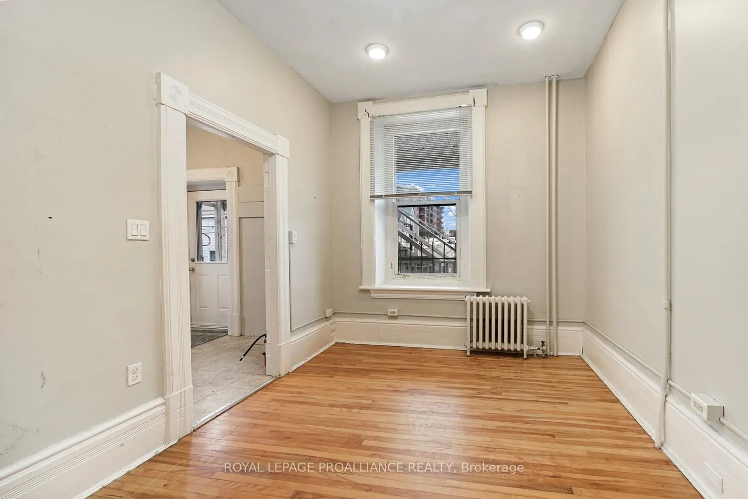 1-42 King Street E #1