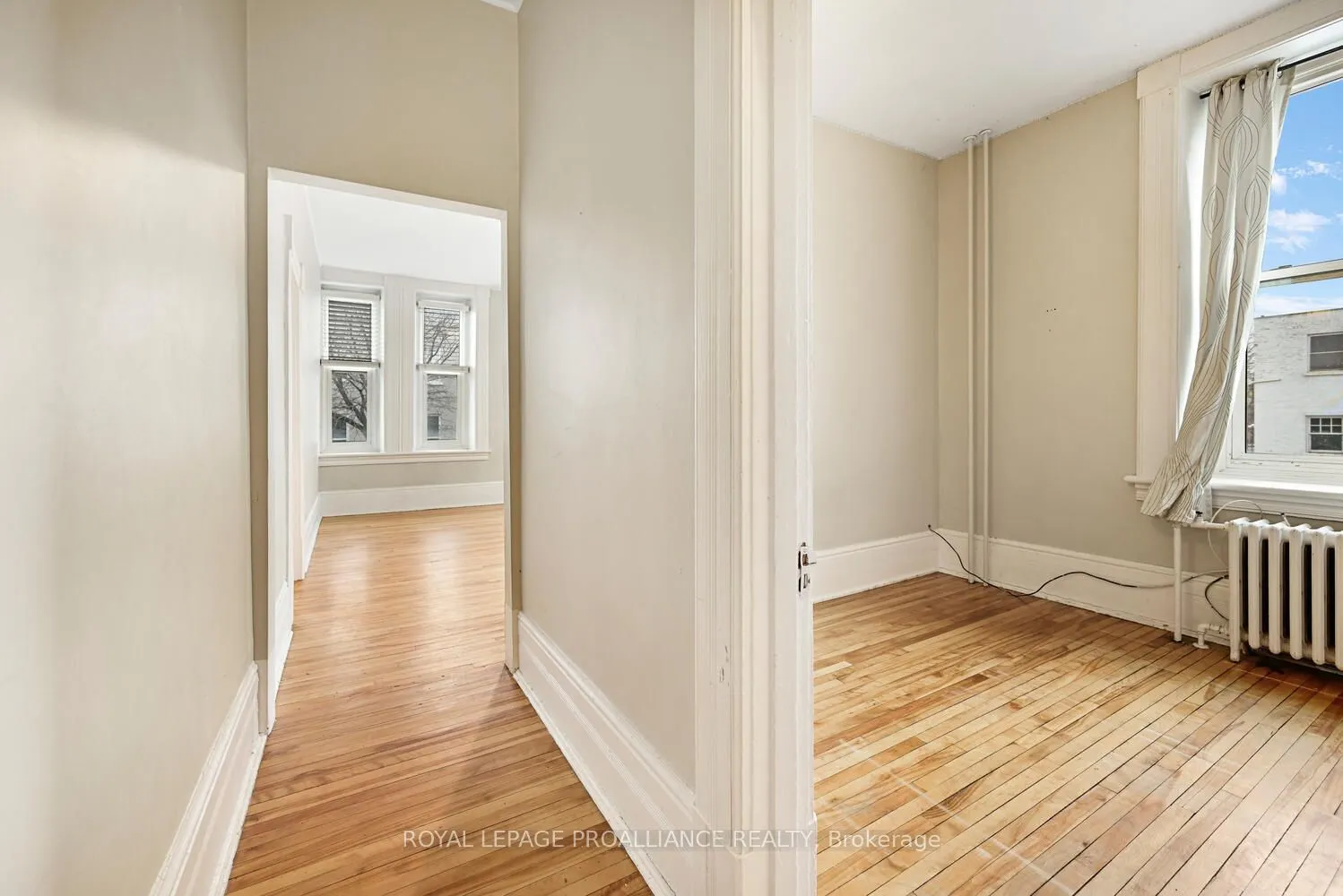 1-42 King Street E #1