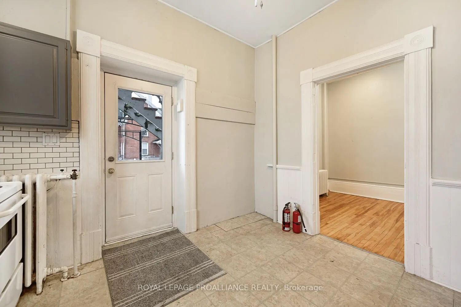 1-42 King Street E #1