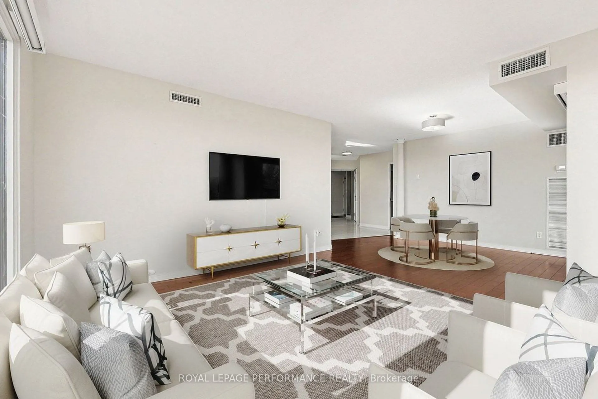 545 St Laurent Boulevard #507