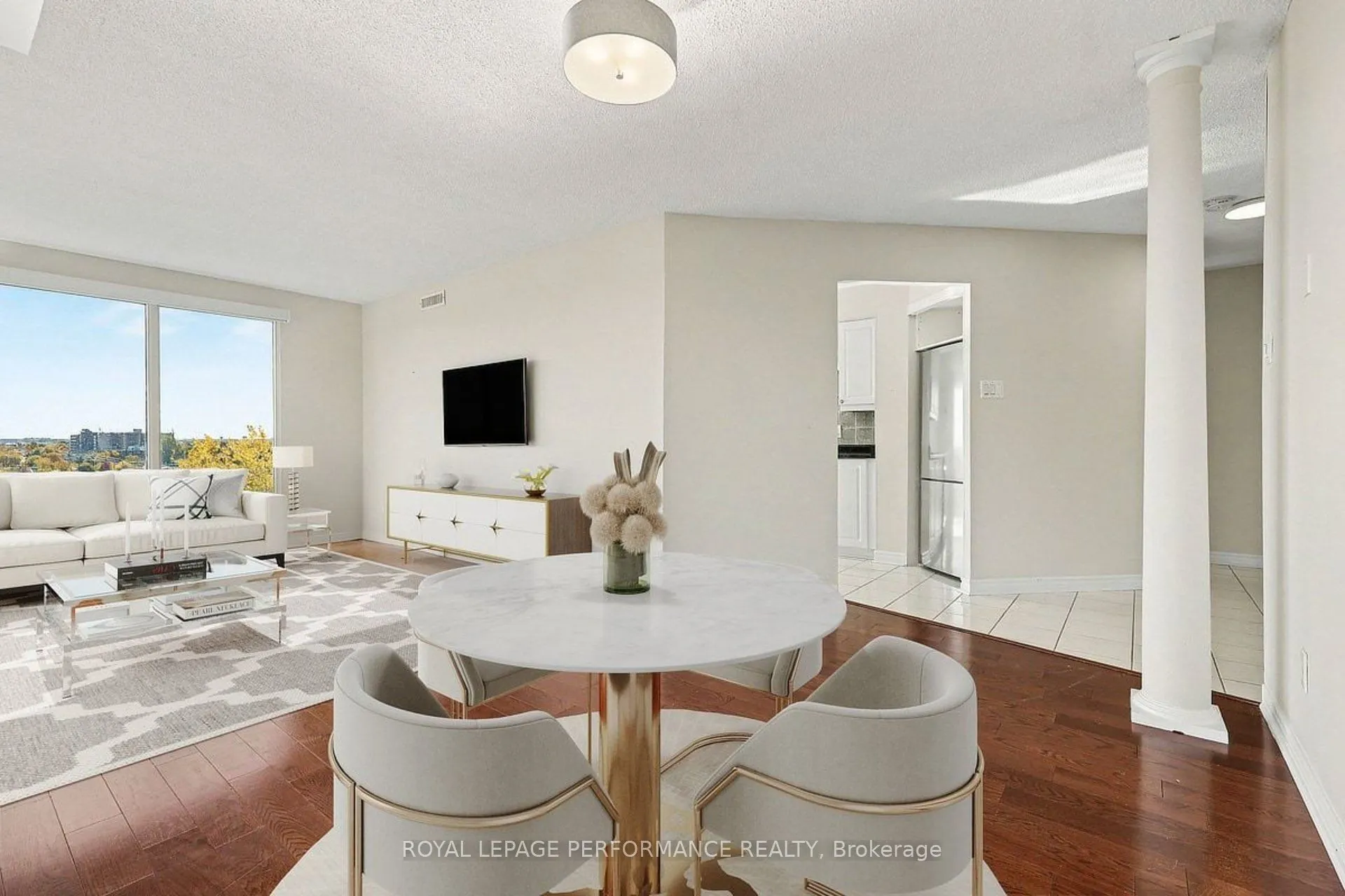 545 St Laurent Boulevard #507