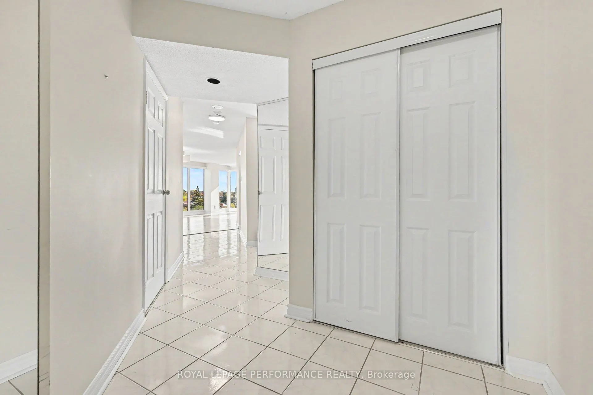 545 St Laurent Boulevard #507