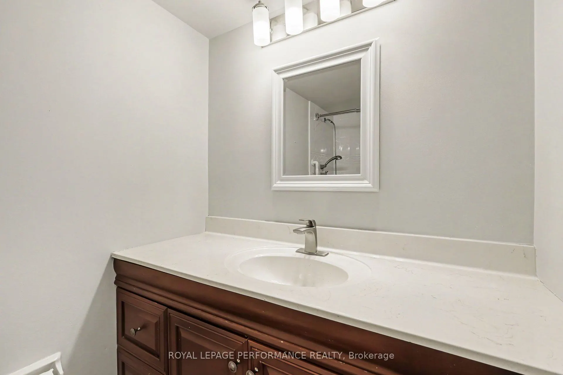 545 St Laurent Boulevard #507