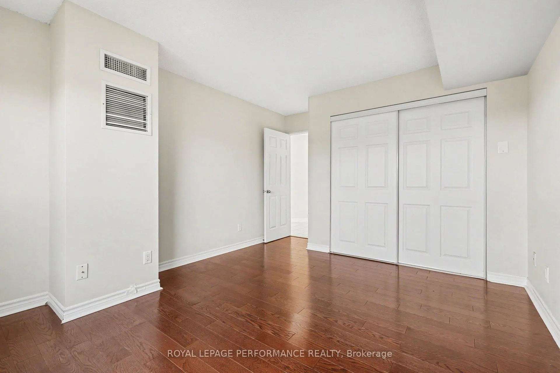 545 St Laurent Boulevard #507