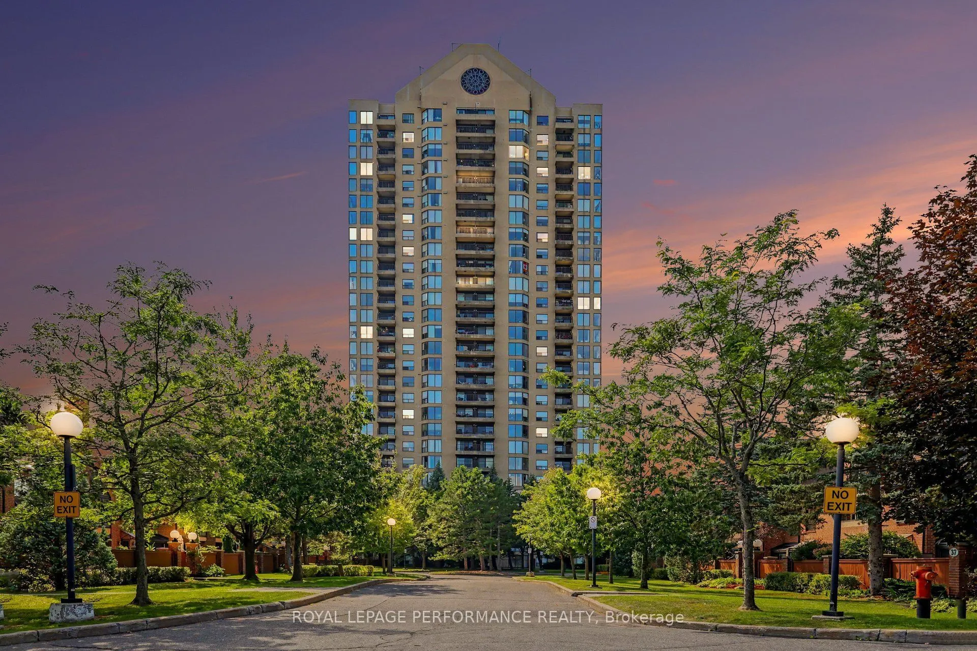 545 St Laurent Boulevard #507
