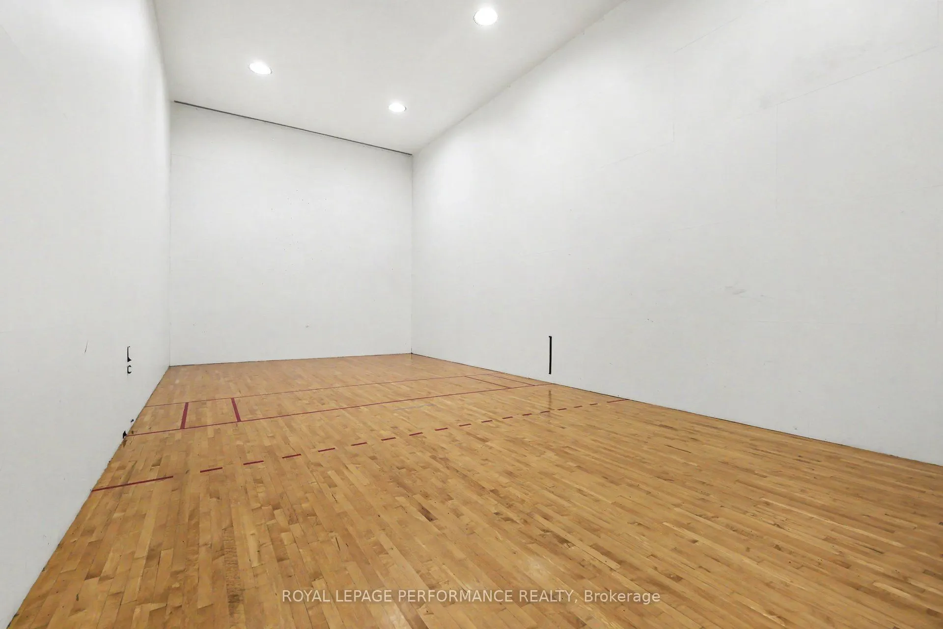 545 St Laurent Boulevard #507