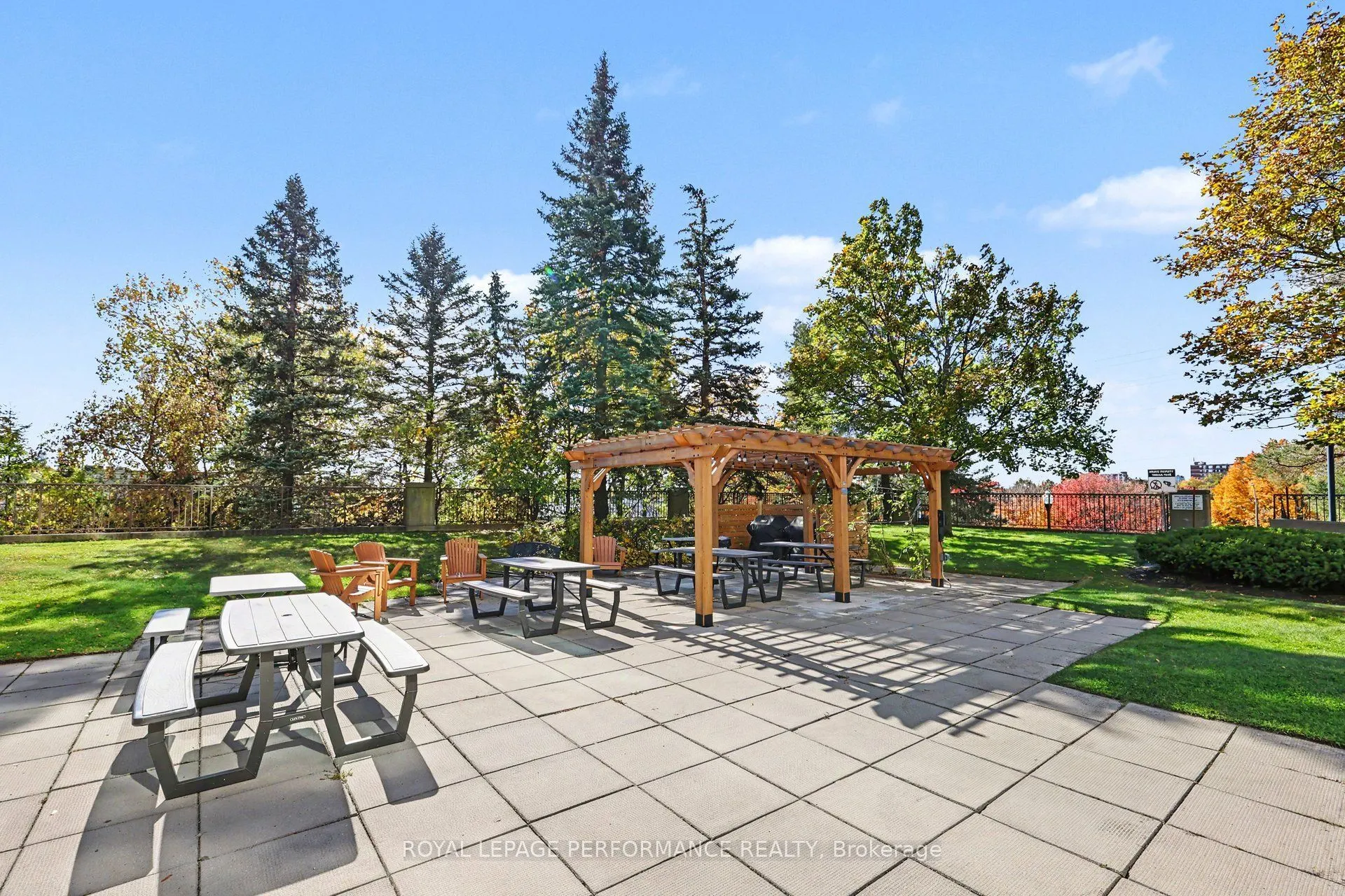 545 St Laurent Boulevard #507
