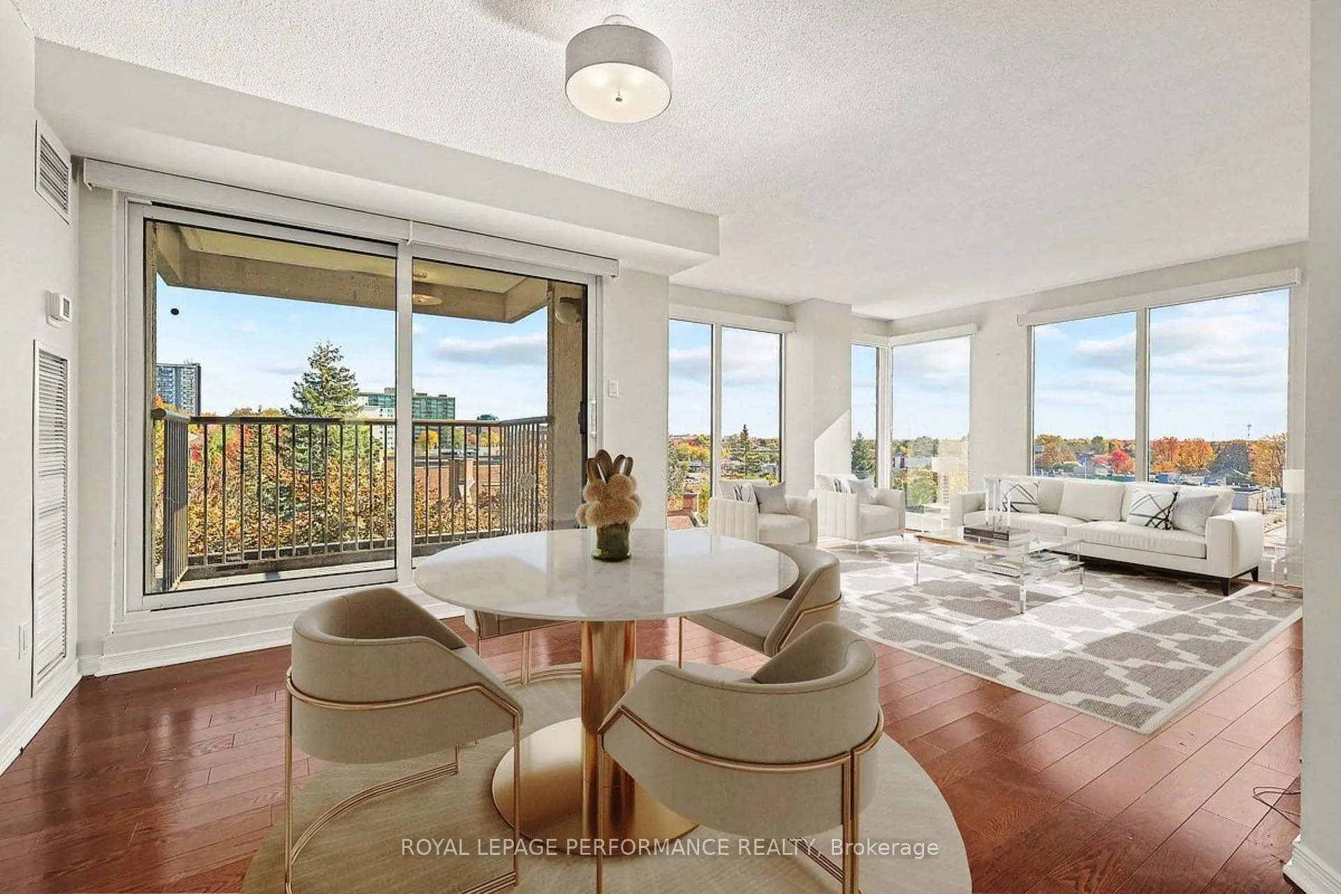 545 St Laurent Boulevard #507