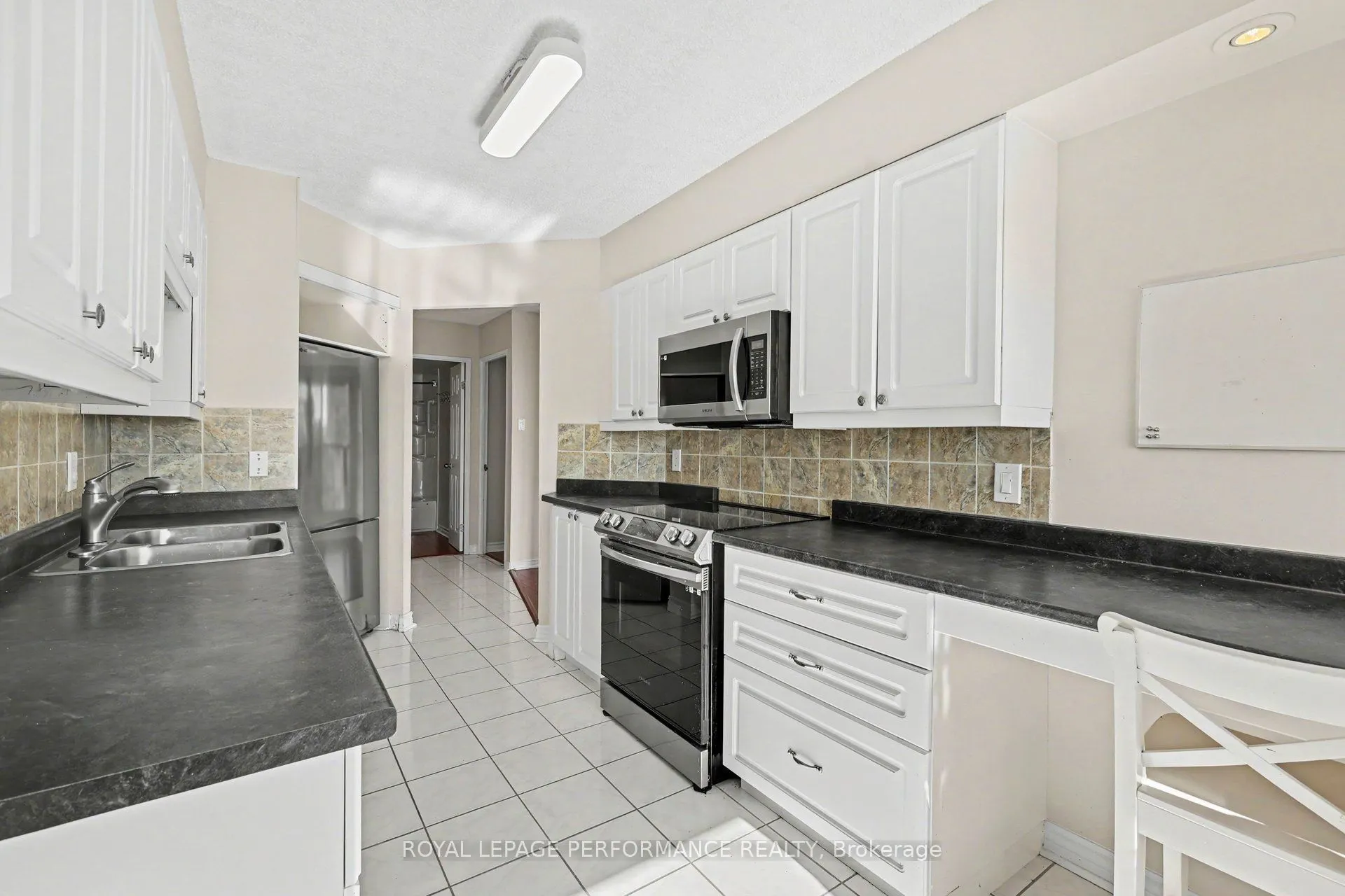 545 St Laurent Boulevard #507