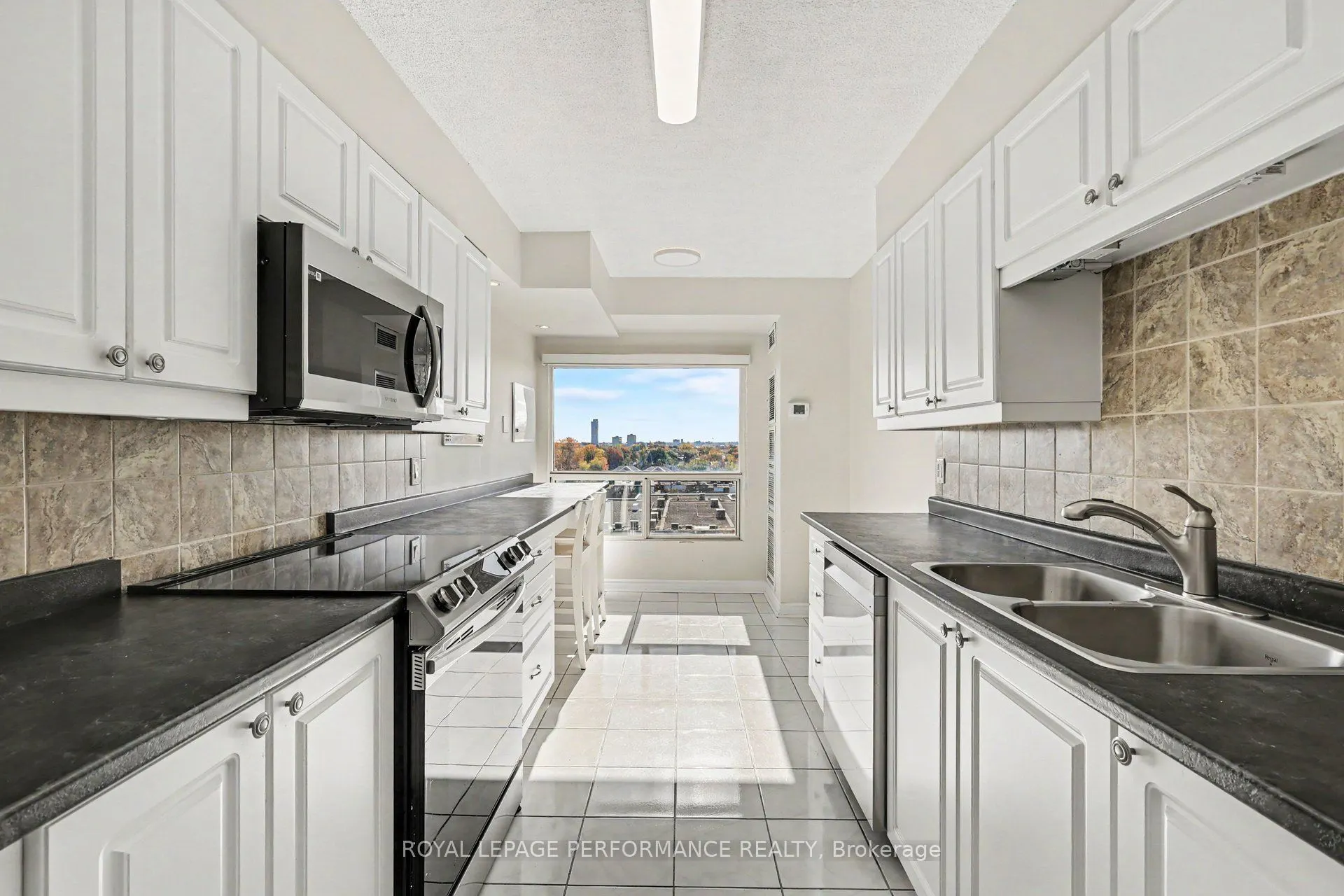 545 St Laurent Boulevard #507