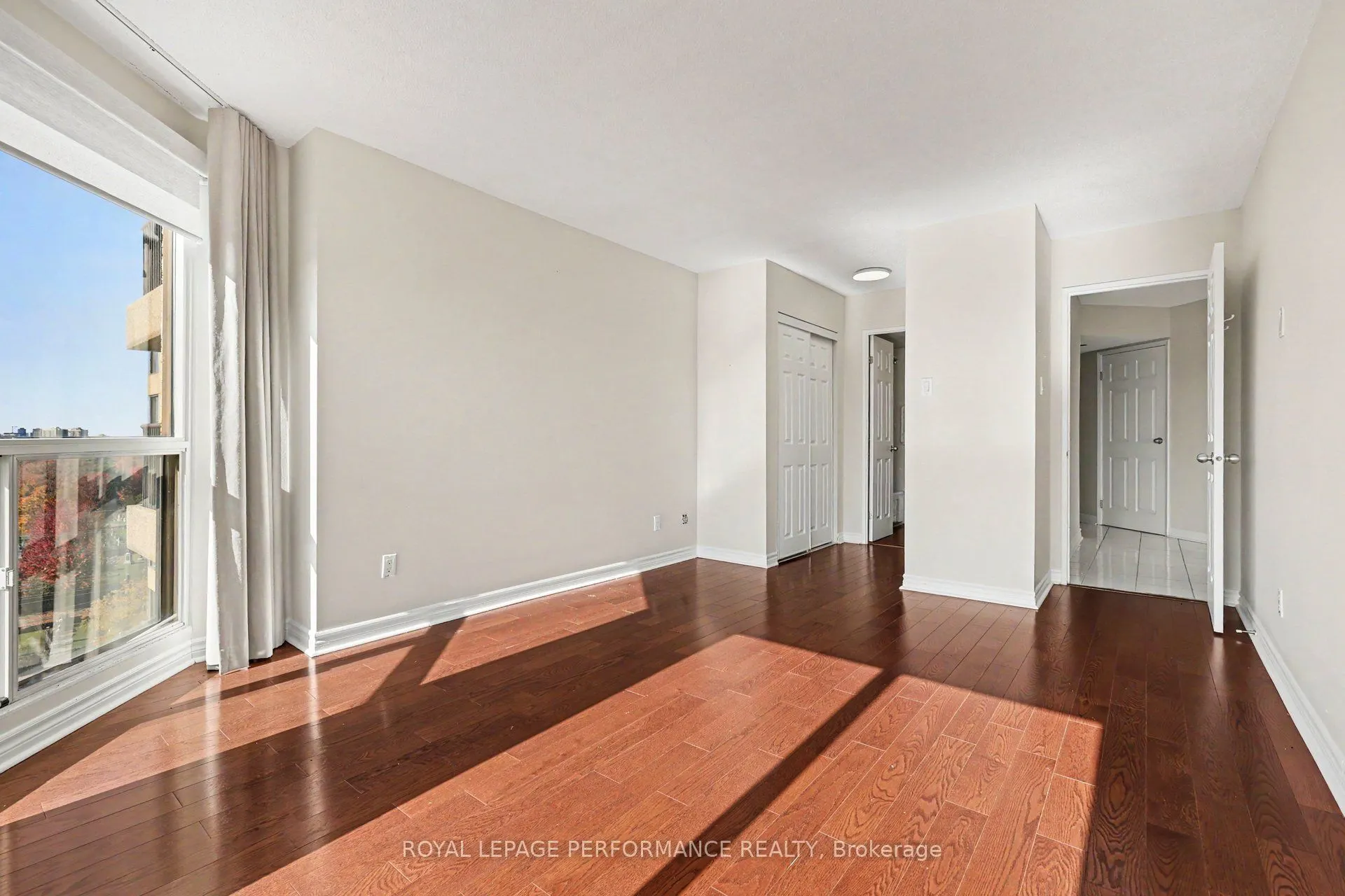 545 St Laurent Boulevard #507