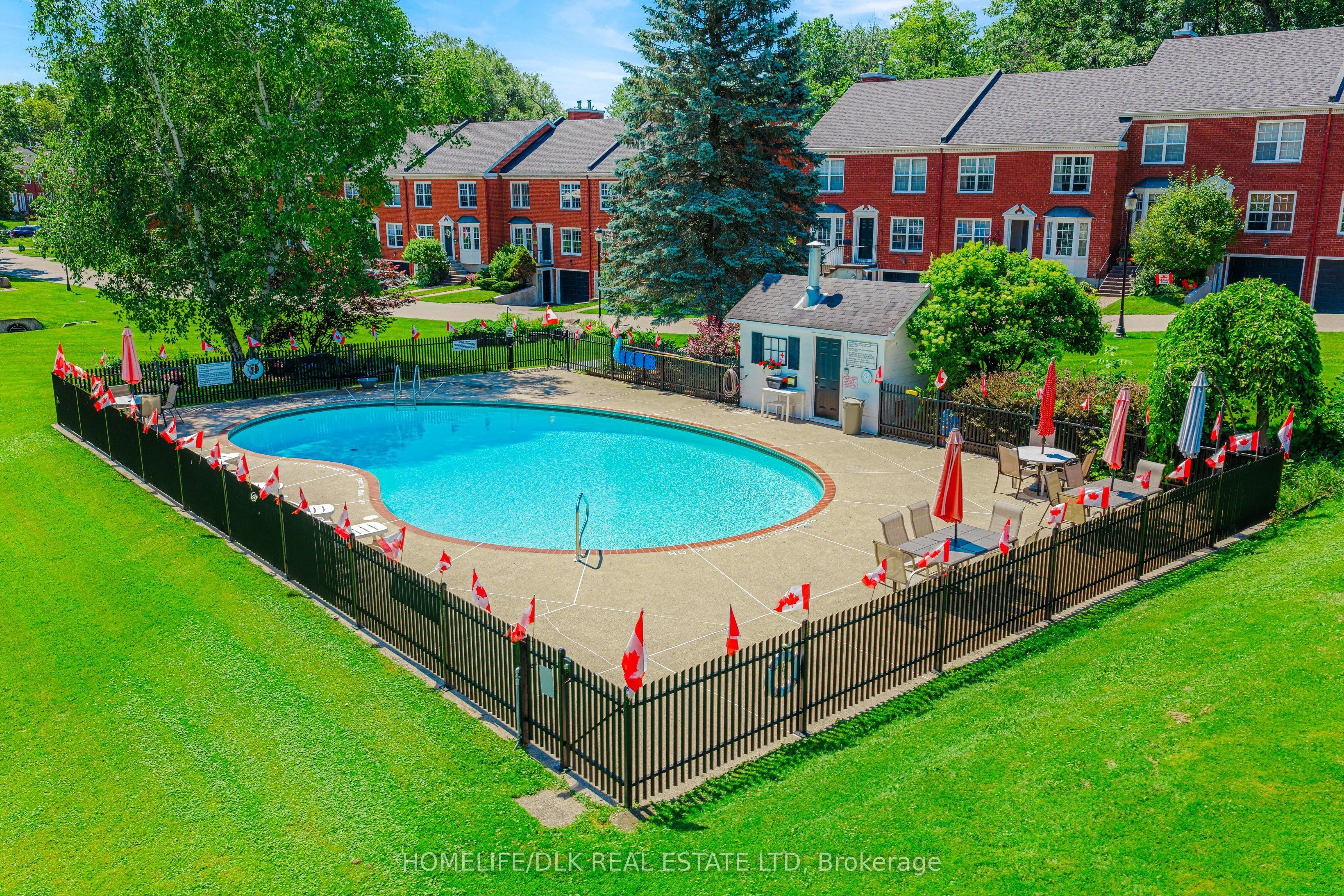 18 Country Club Place #52
