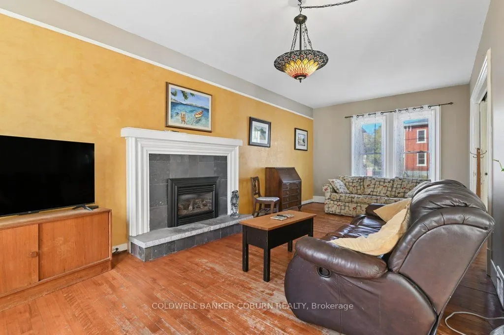 49 Lakeshore Drive