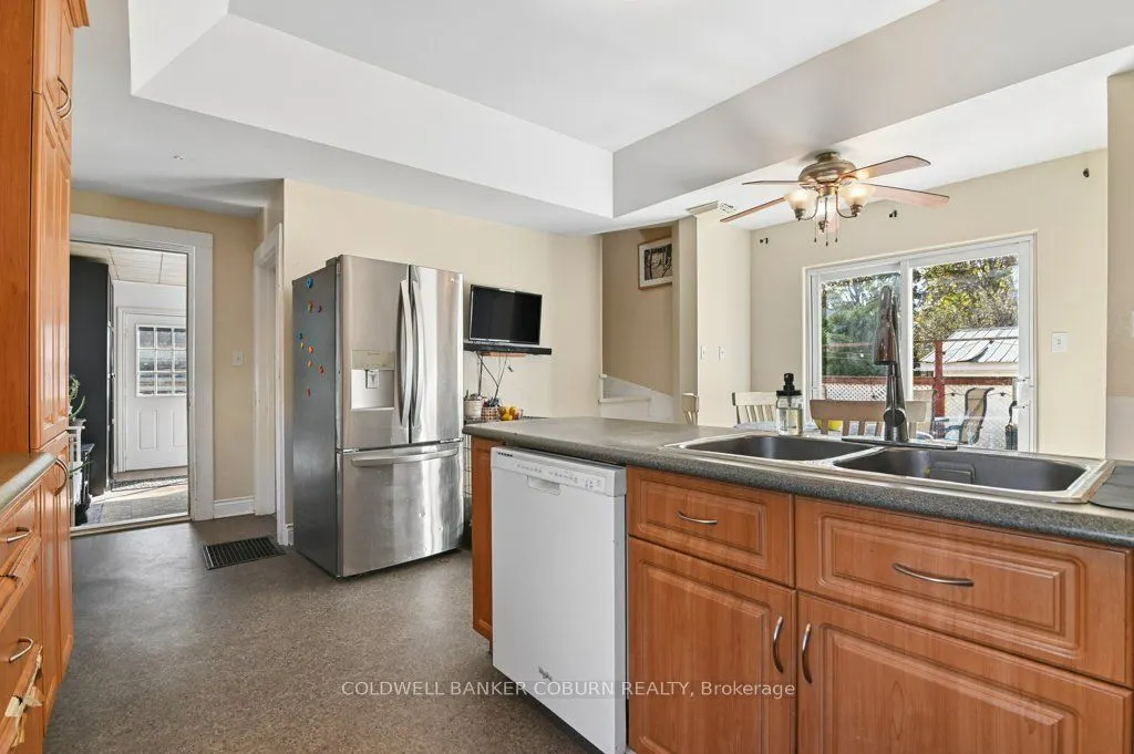 49 Lakeshore Drive