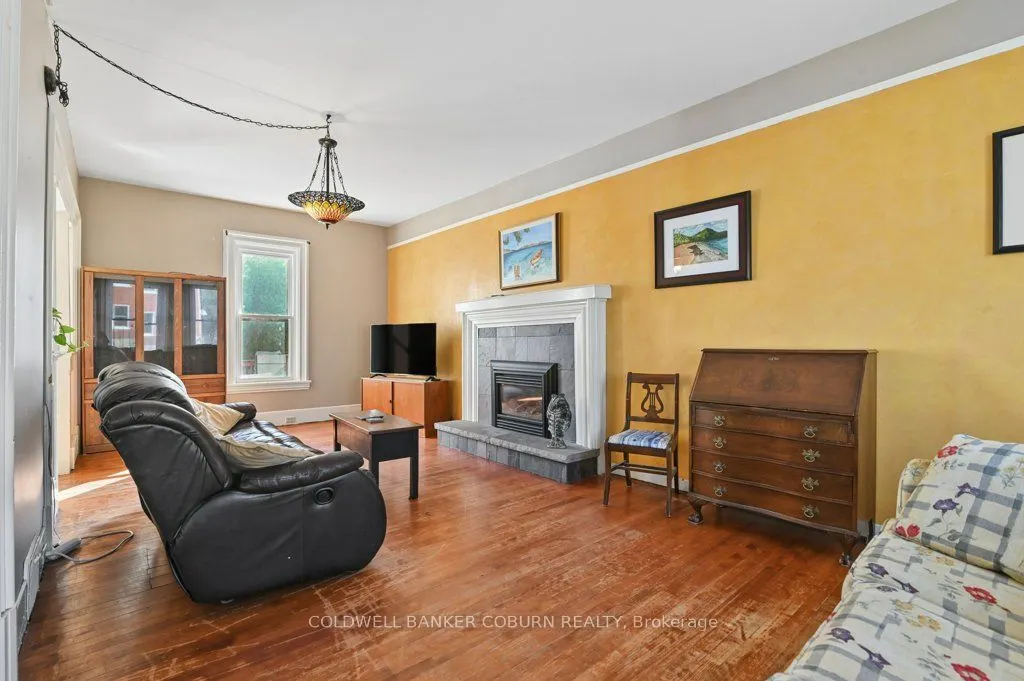 49 Lakeshore Drive
