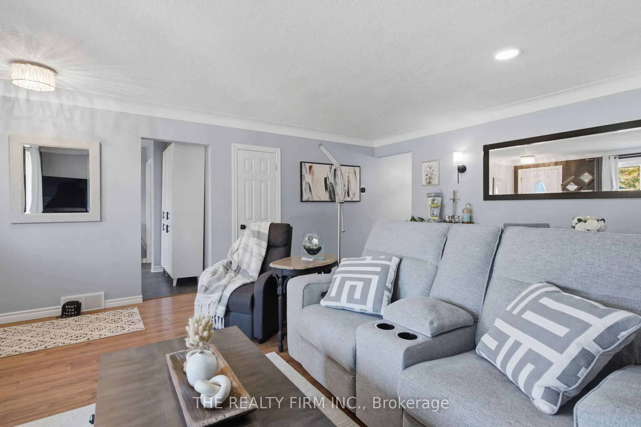 25 Queenston Crescent
