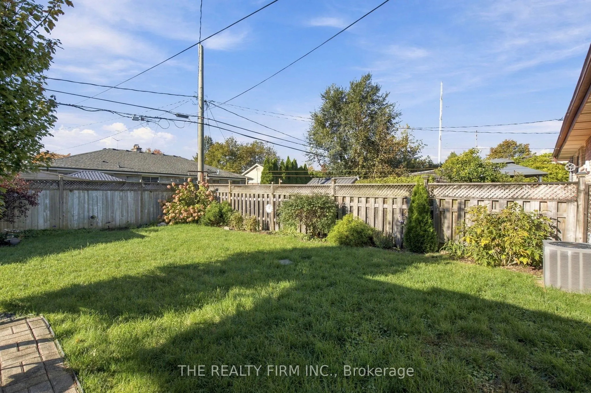 25 Queenston Crescent