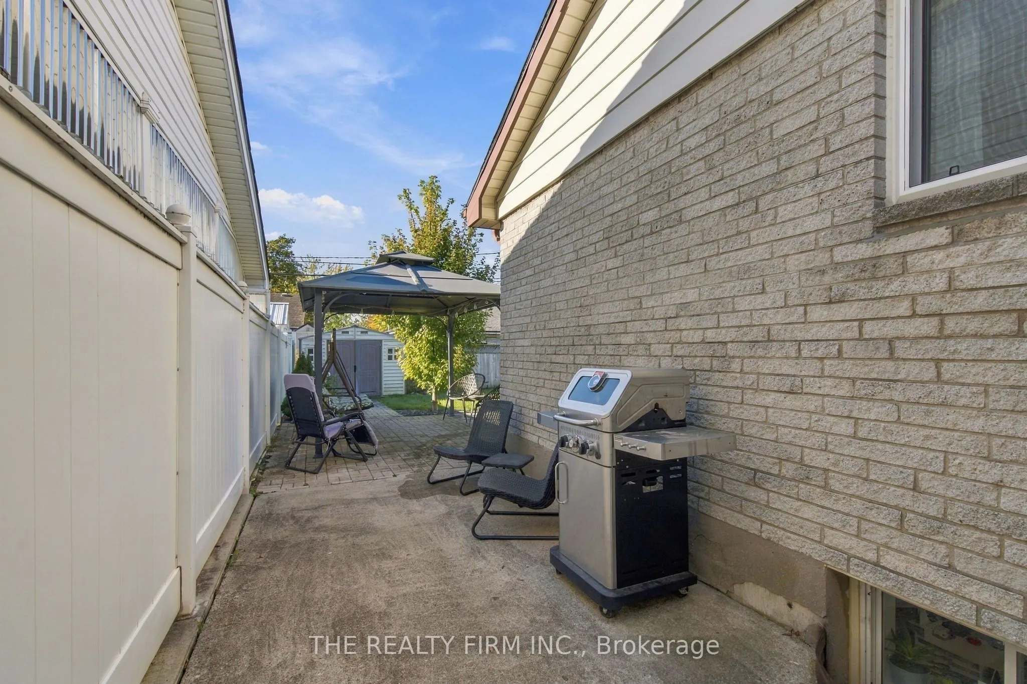 25 Queenston Crescent