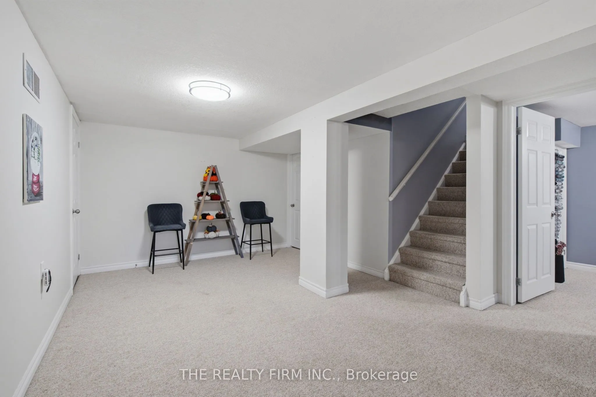 25 Queenston Crescent