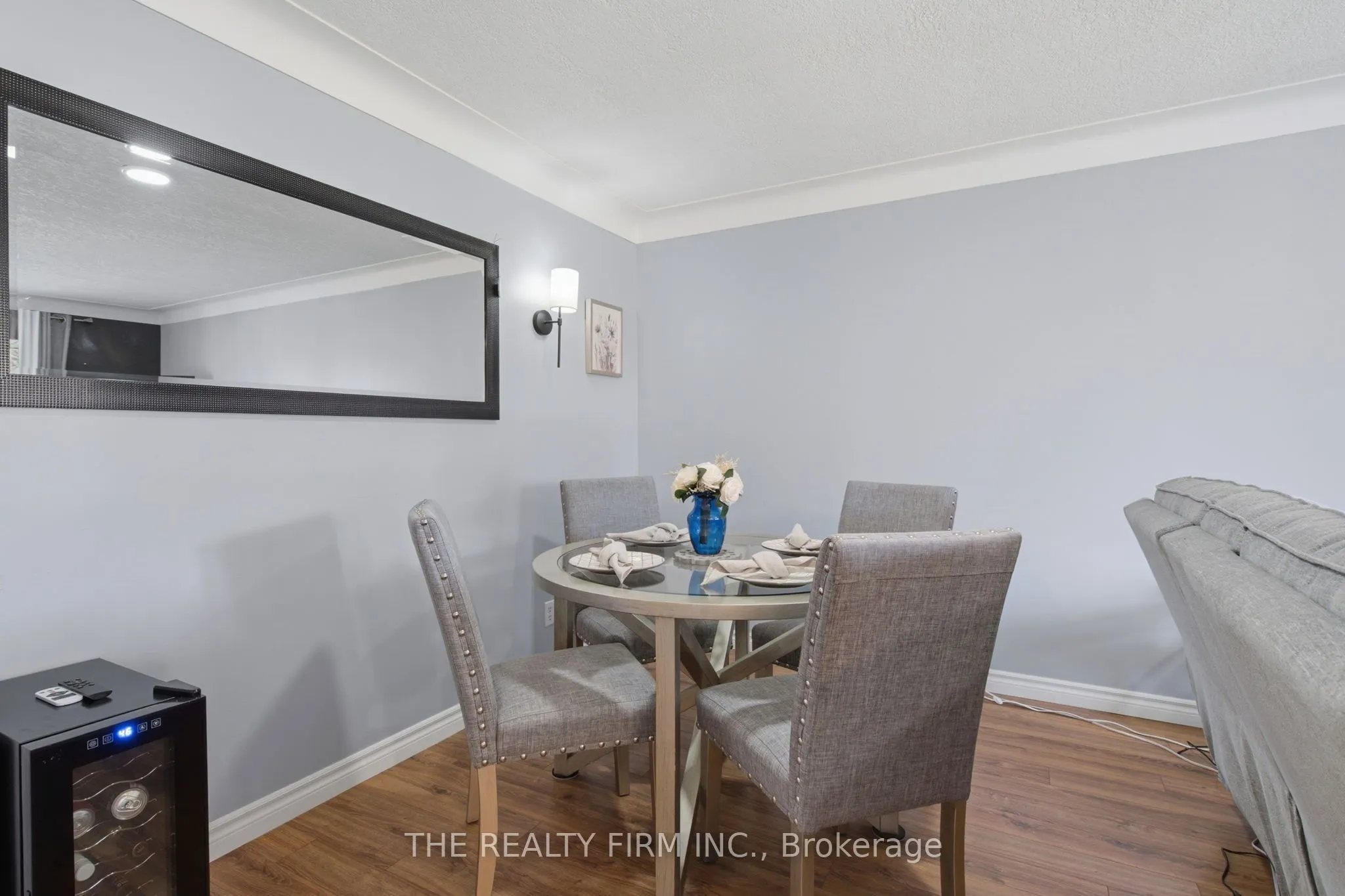 25 Queenston Crescent