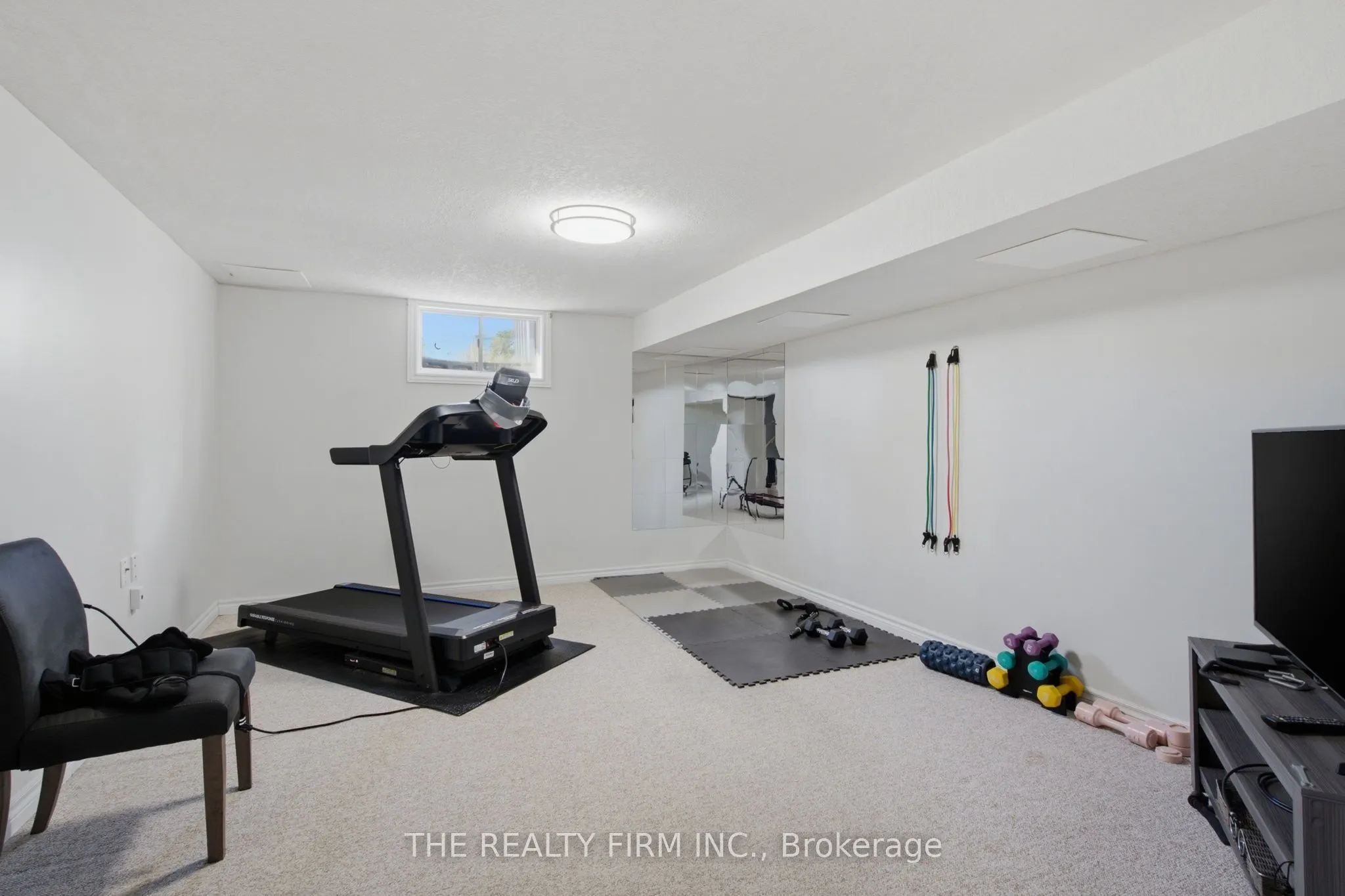 25 Queenston Crescent
