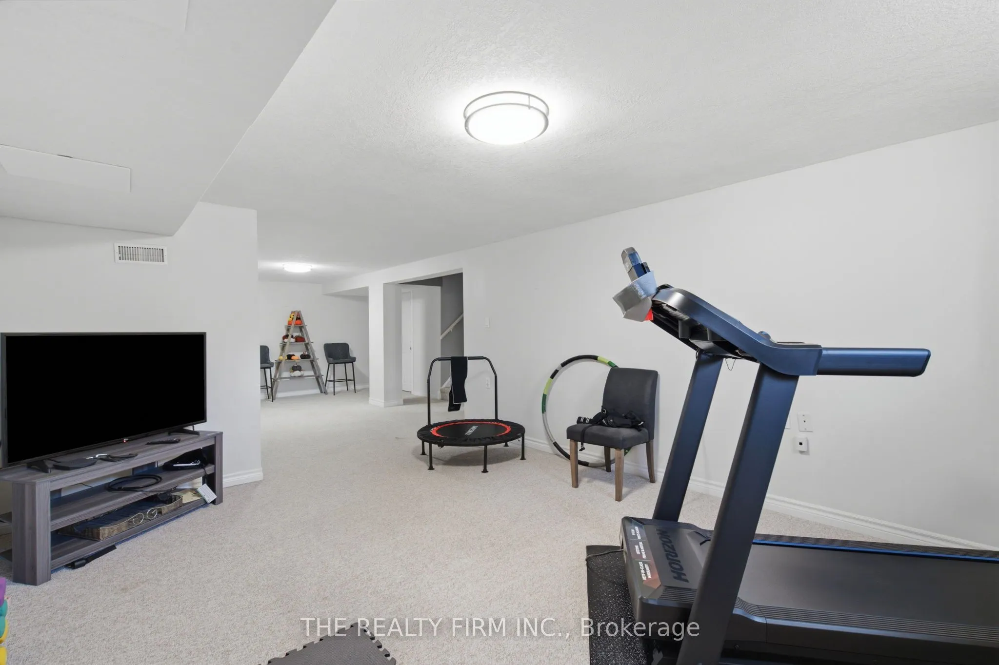 25 Queenston Crescent