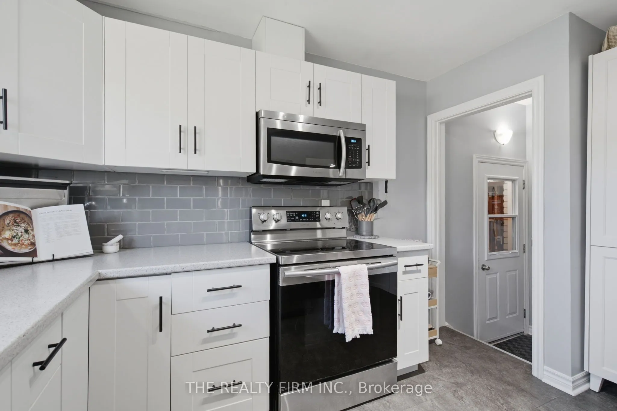25 Queenston Crescent