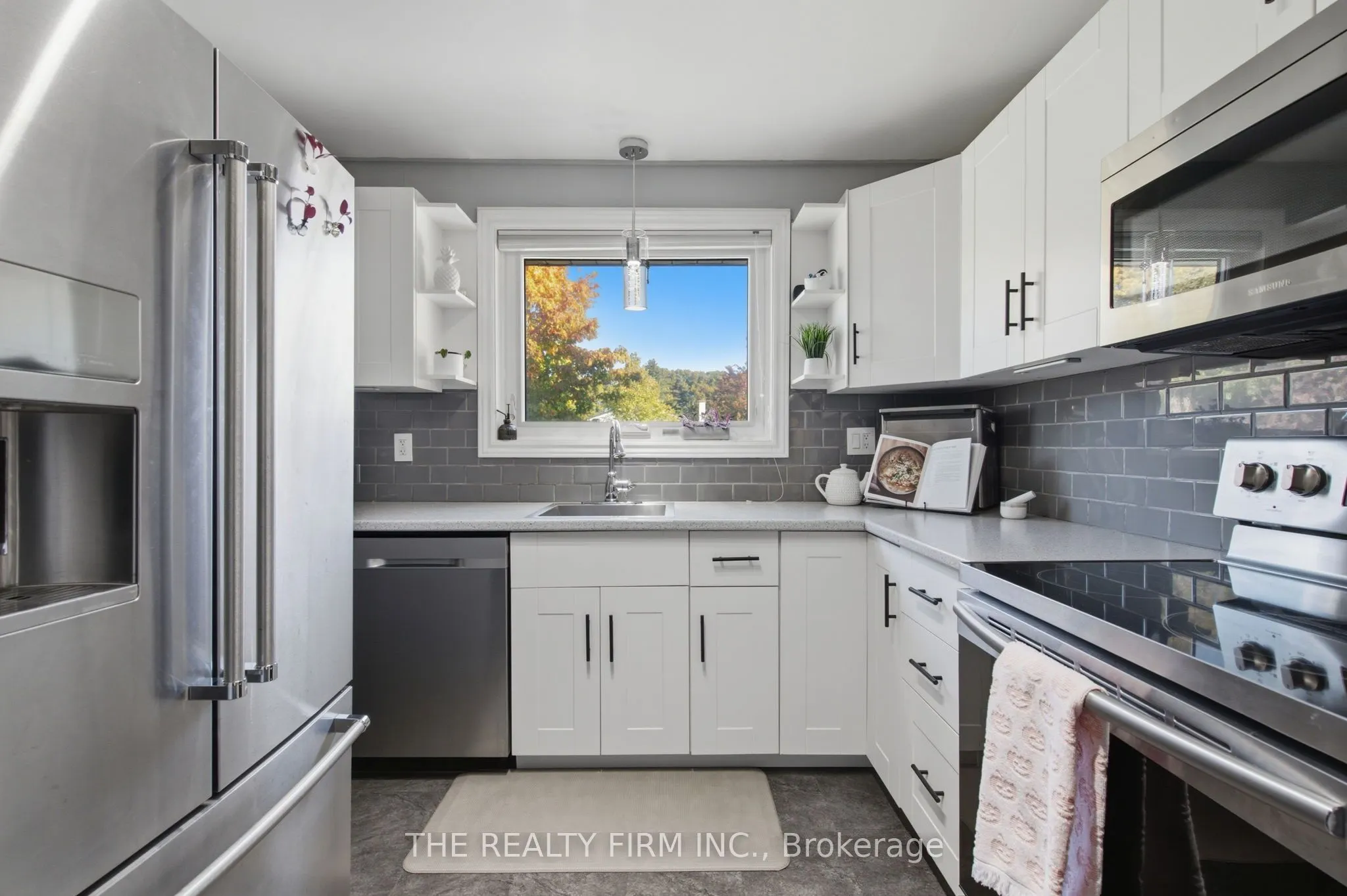 25 Queenston Crescent