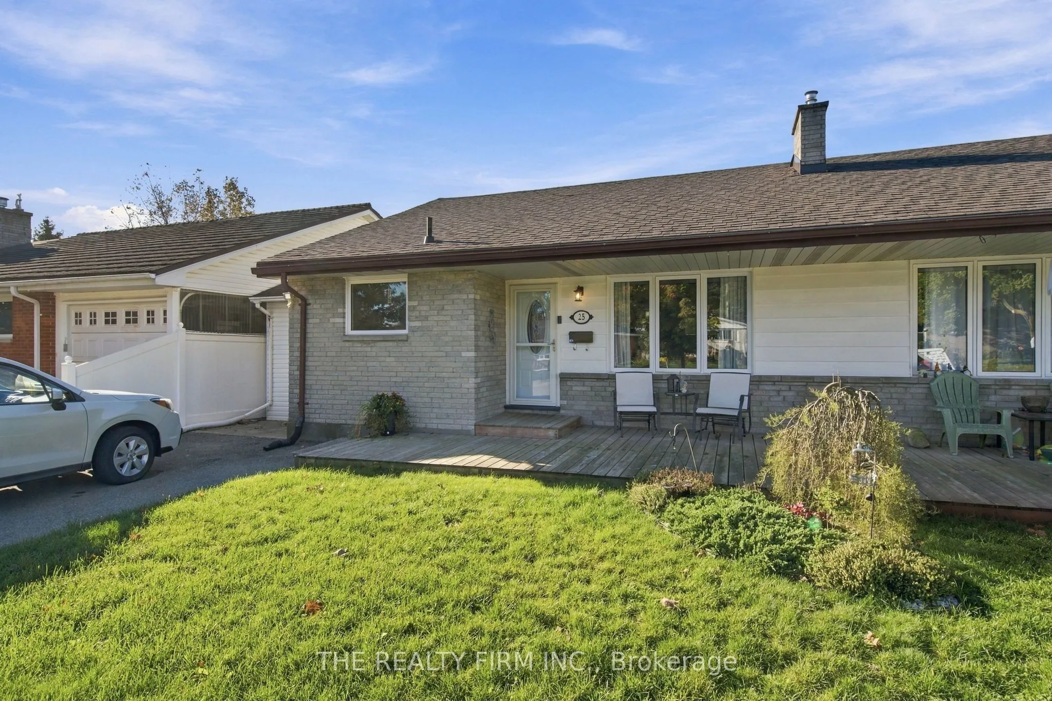 25 Queenston Crescent
