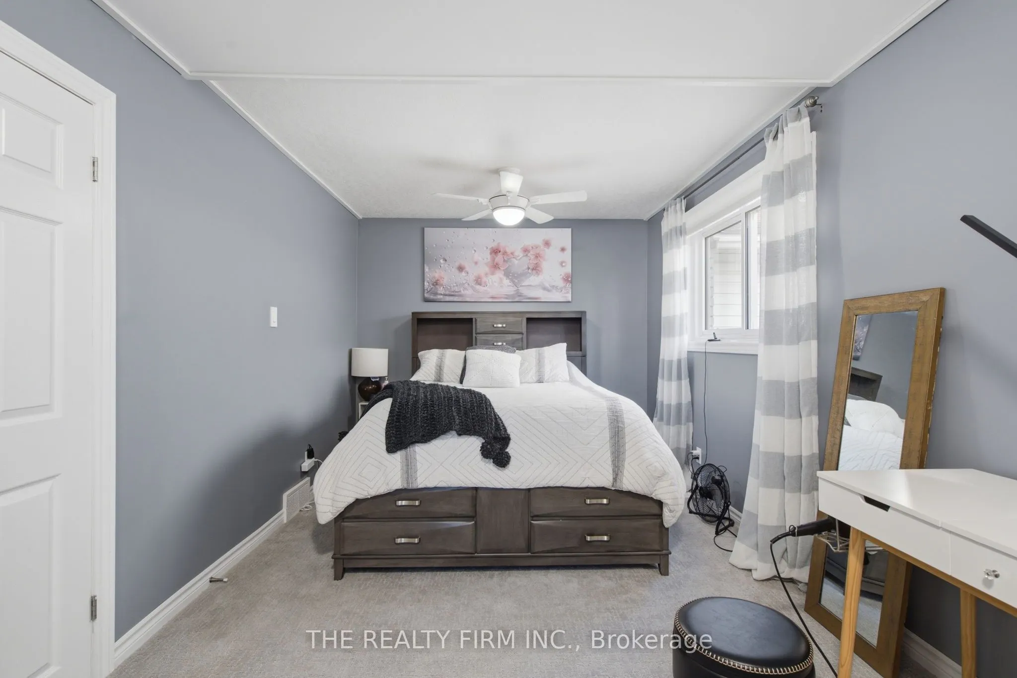 25 Queenston Crescent