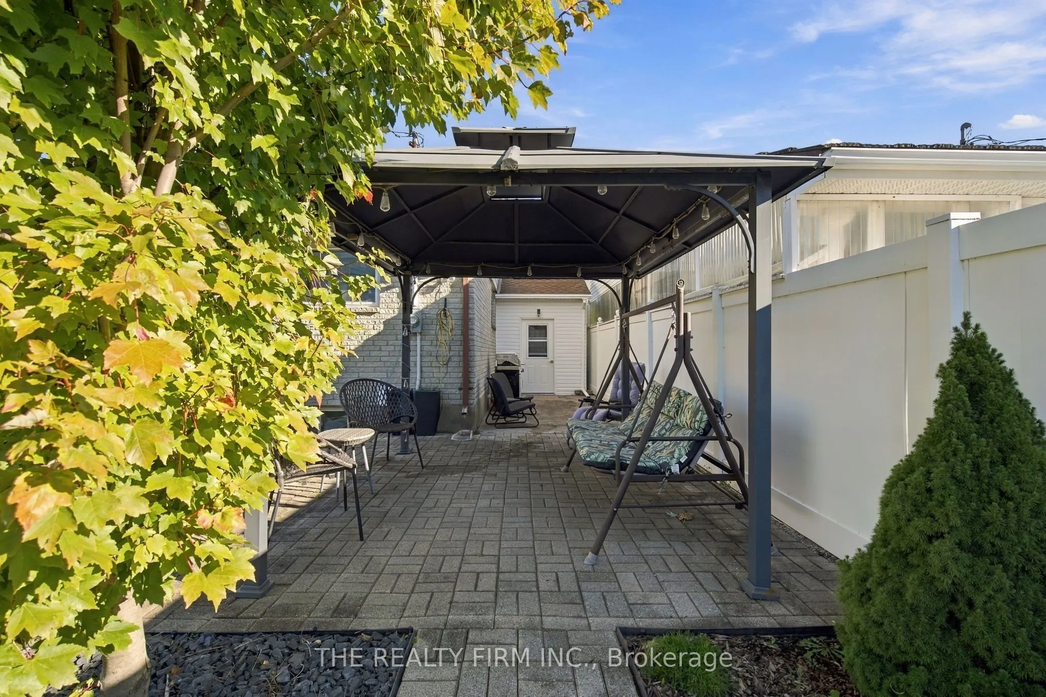 25 Queenston Crescent