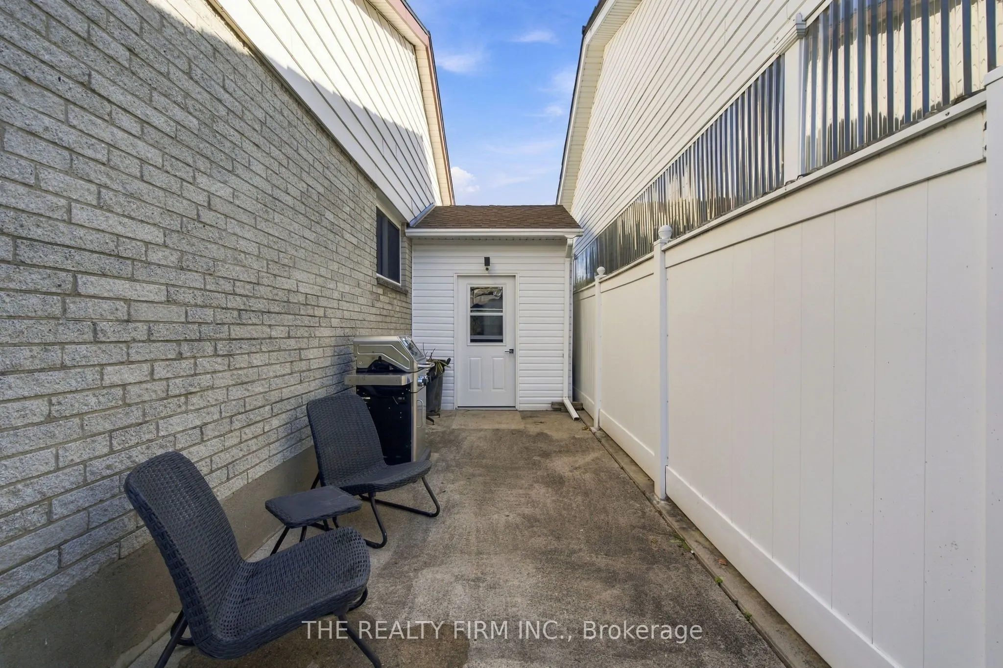25 Queenston Crescent