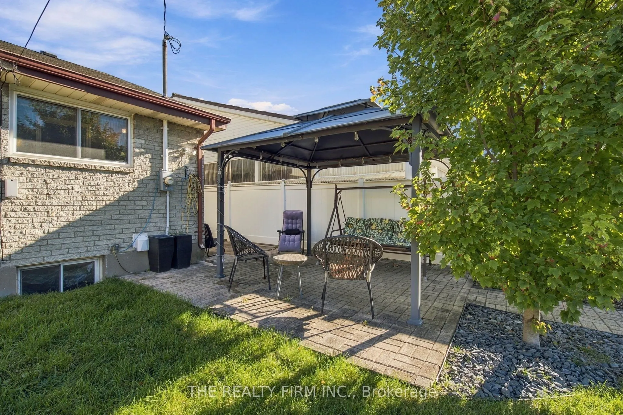25 Queenston Crescent