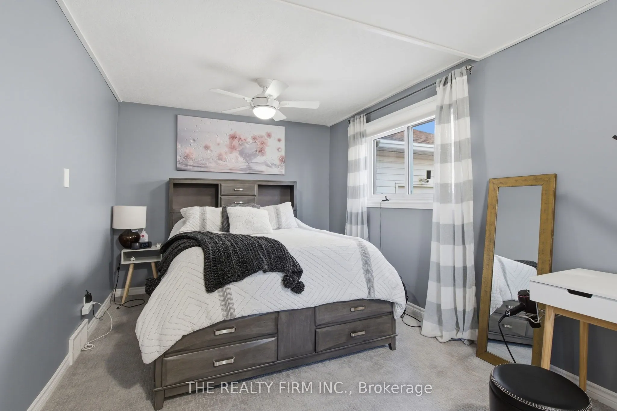 25 Queenston Crescent