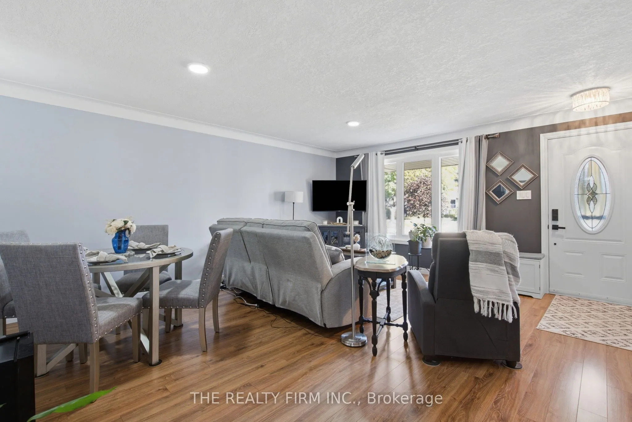 25 Queenston Crescent