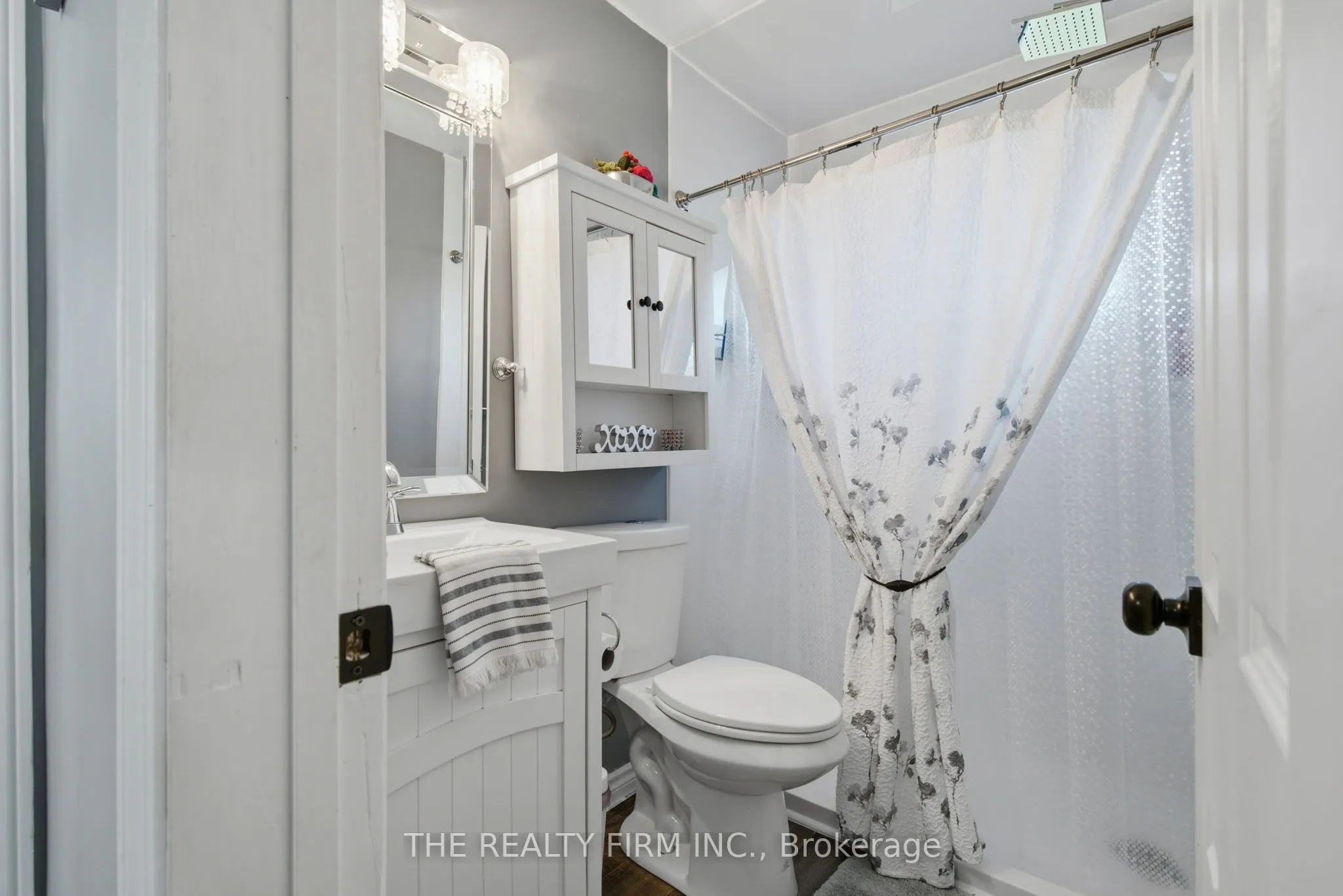 25 Queenston Crescent