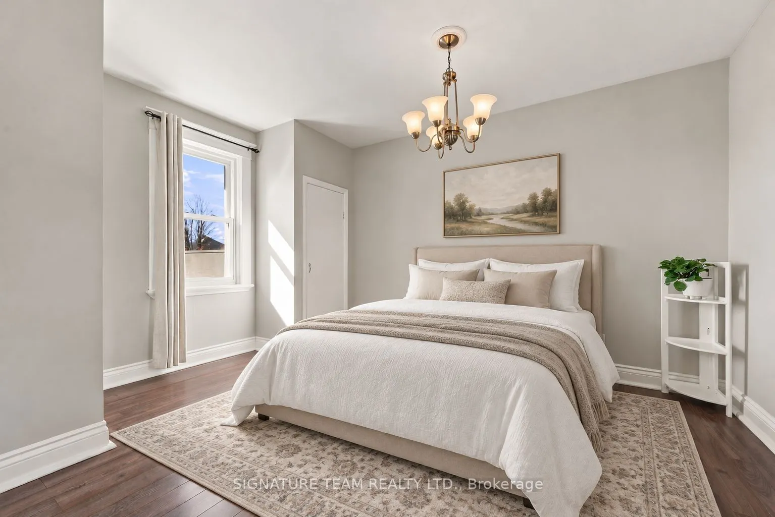 594 Hamilton Street W