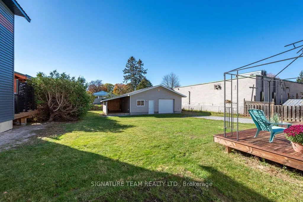594 Hamilton Street W