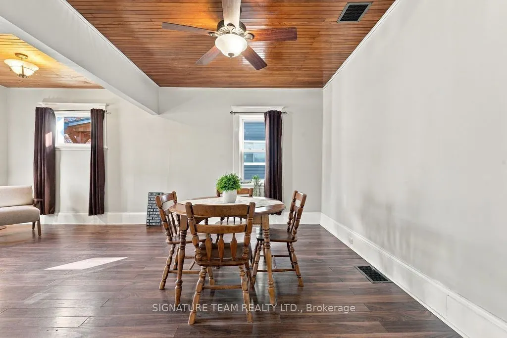 594 Hamilton Street W