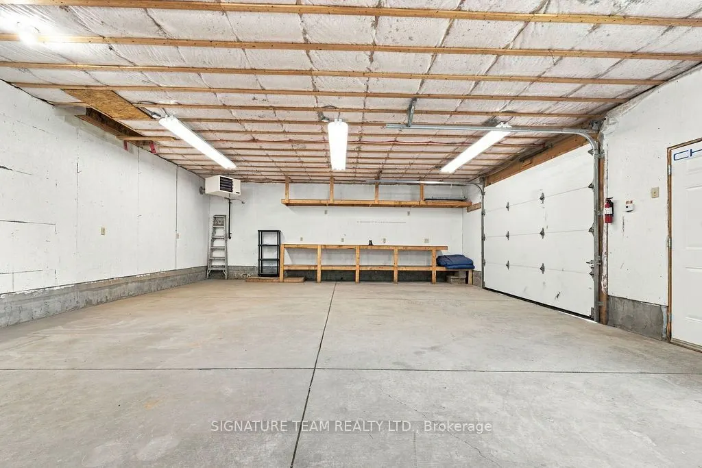 594 Hamilton Street W