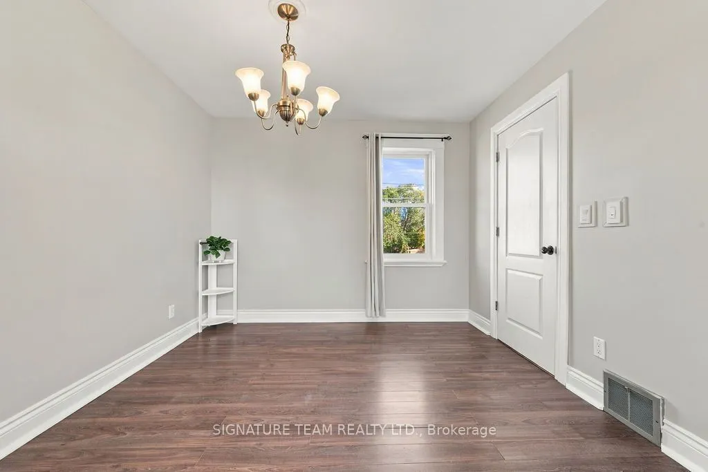 594 Hamilton Street W