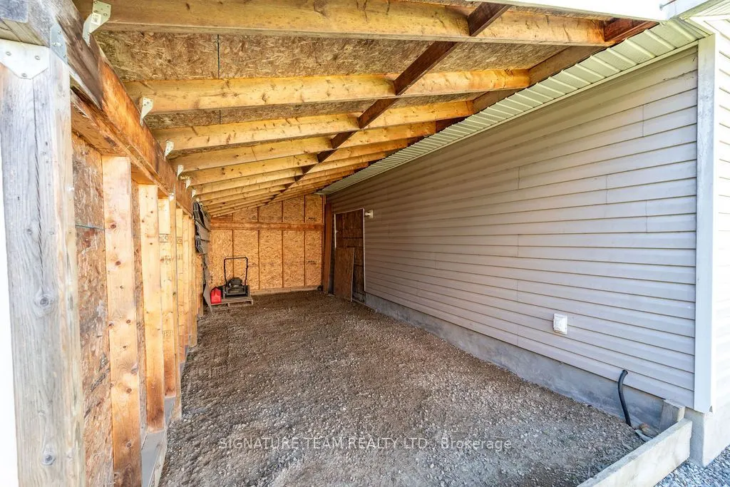 594 Hamilton Street W